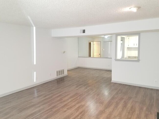 Foto del edificio - 577 Emory Oaks Way