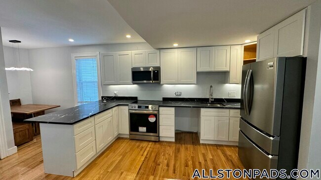Foto del edificio - 24 Farrington Ave