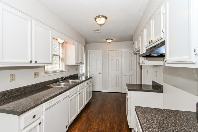 Foto del edificio - 4371 Rosswood Dr
