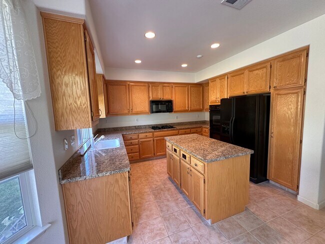 Building Photo - Lovely Home in San Ramon Available Now!