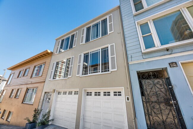 Building Photo - Stunning, Pet Friendly Edwardian 2BR Remod...