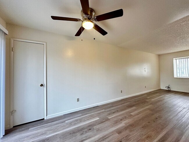 Building Photo - 4 Bedrooms, 3 Bath Home in Northwest Reno