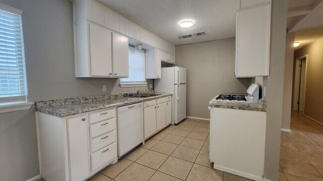 Building Photo - FOR LEASE -  4 BEDROOM HOME - NORTH LUBBOCK