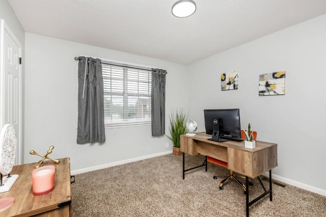 Foto del edificio - 600 Whispering Hills Dr