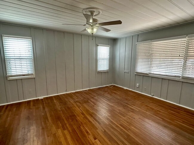 Building Photo - 4561-4565 Altadena Ave
