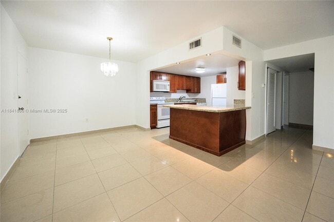 Building Photo - 9300 SW 77th Ave