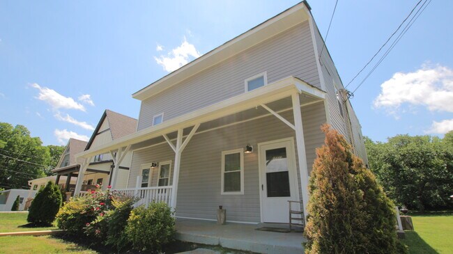 Foto del edificio - 1206 Keller Avenue