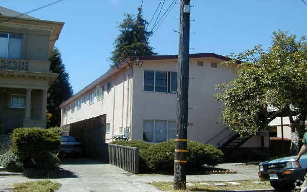 Building Photo - 2310 Roosevelt Ave