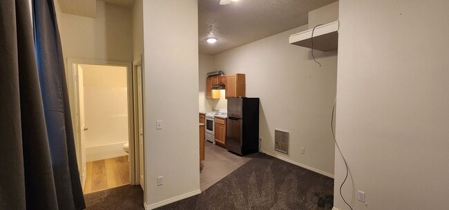 Building Photo - 807 E Mission Ave