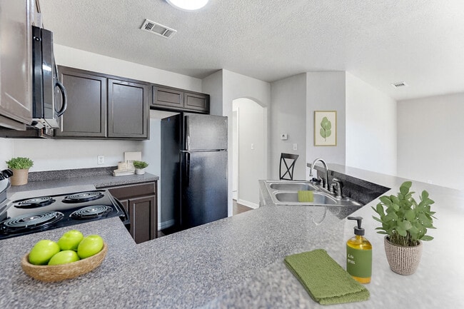 Building Photo - Woodhaven Villas