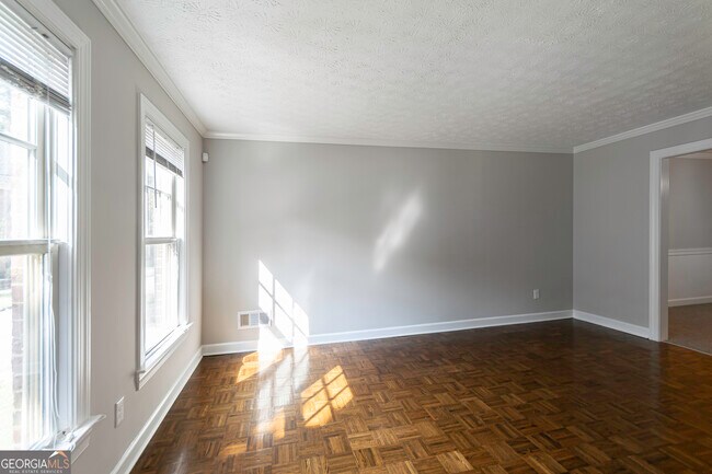 Foto del edificio - 3165 Henderson Walk