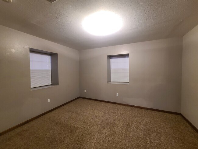 Building Photo - 3308 Pakenham Dr