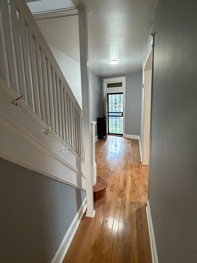 Building Photo - 917 Ingraham St NW