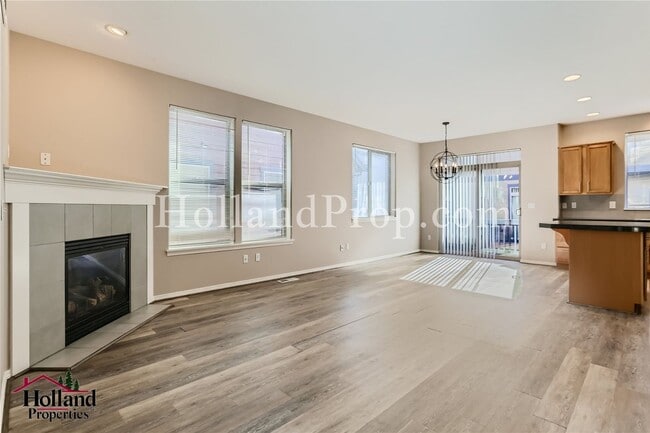 Foto del edificio - Lovely 4 bedroom Townhouse located in Hill...