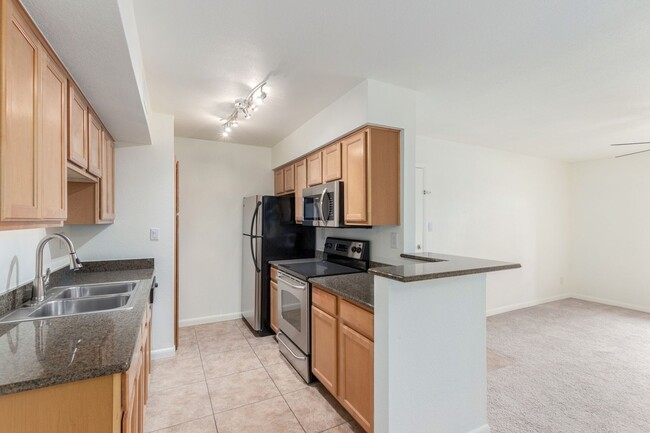 Building Photo - Stunning 1 Bed, 1 Bath Condo in the Heart ...
