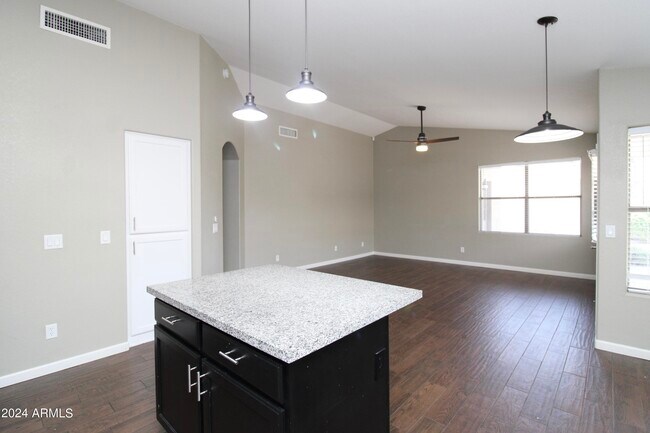 Building Photo - 1816 E Morgan Dr