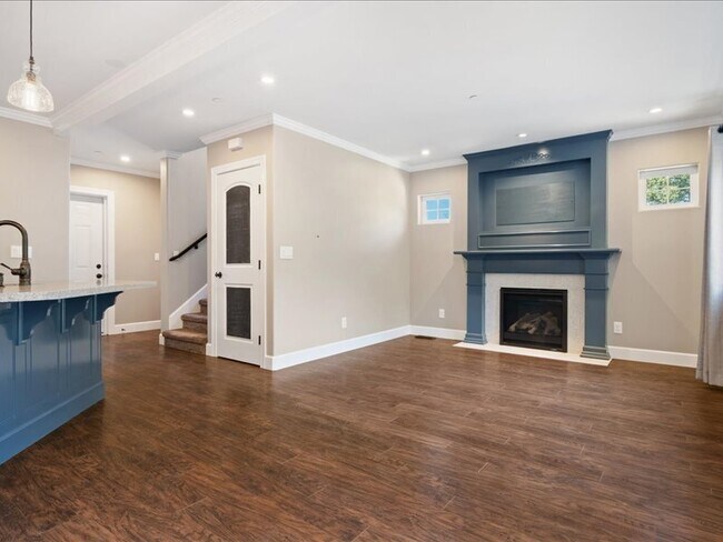 Building Photo - 910 Villa Chanticleer Rd