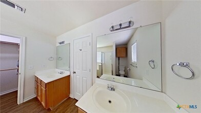 Building Photo - 905 Lantana Dr