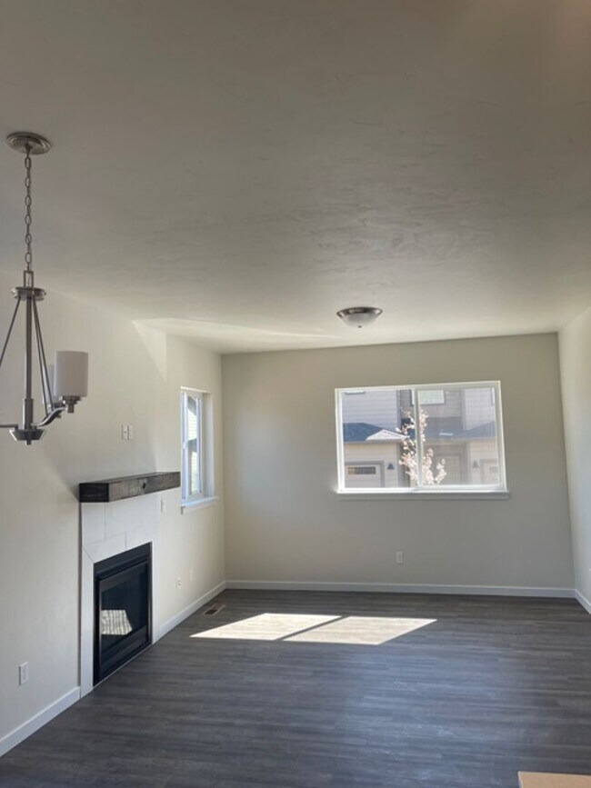 Foto del edificio - Like new construction near St. Charles!  W/S/G included!