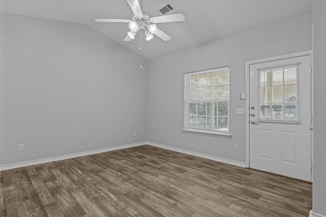 Building Photo - Creekside Village