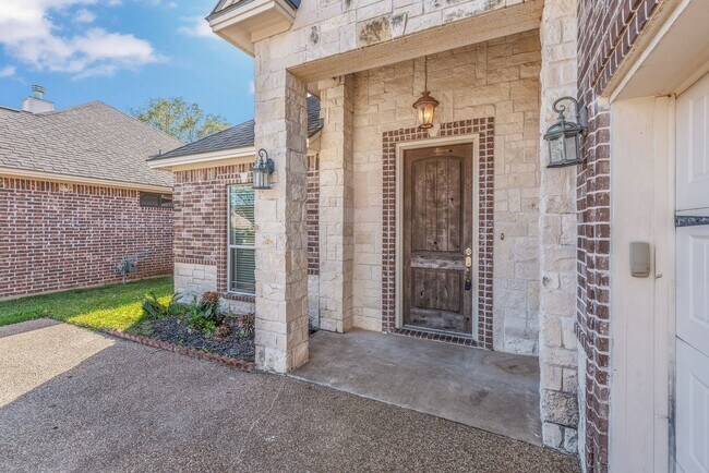 Foto del edificio - Available for September Move In! Spacious ...