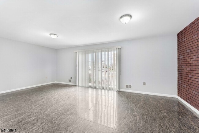 Foto del edificio - 466 Lidgerwood Ave