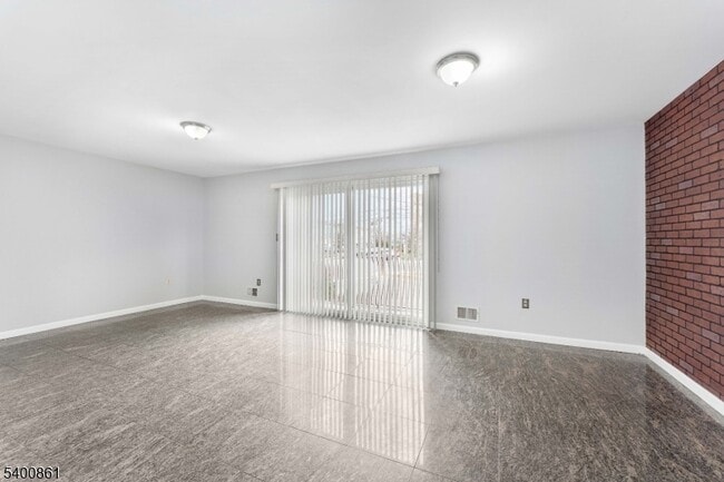 Building Photo - 466 Lidgerwood Ave