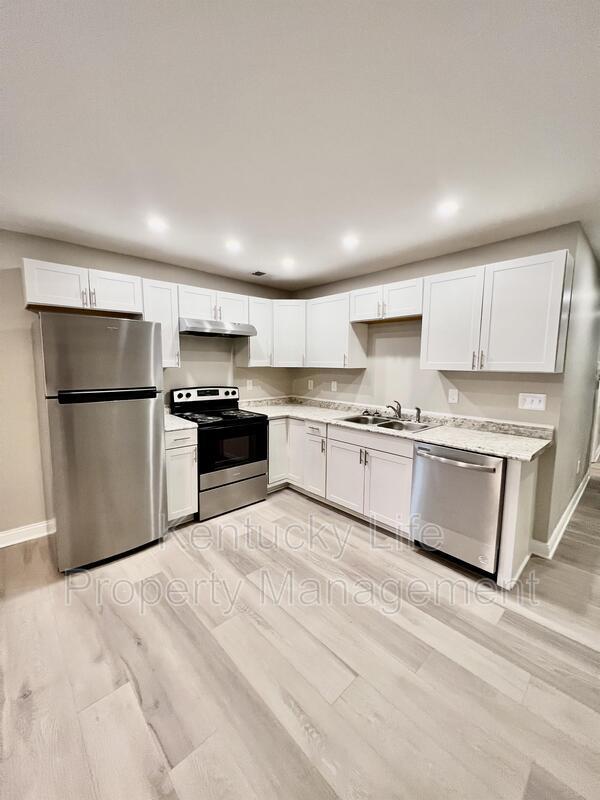Building Photo - 361 Holmes St