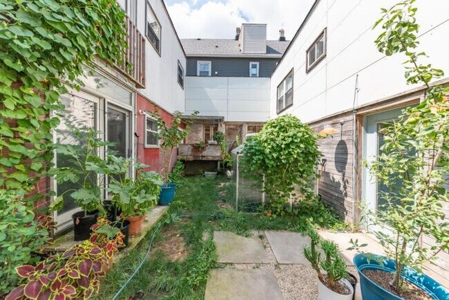Building Photo - 2 bedroom in Chicago IL 60647