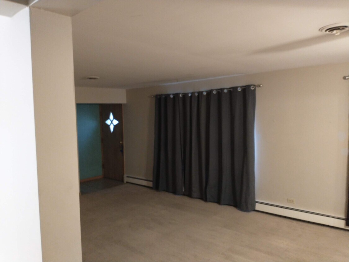 Living room, front door - 7312 W 59th St