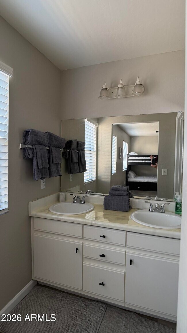 Foto del edificio - 15847 N 26th Ave
