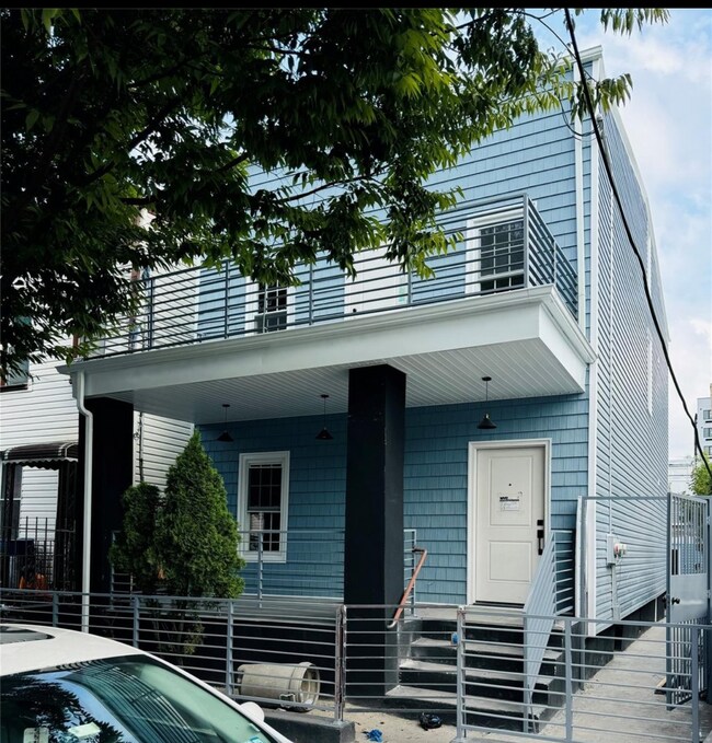 Building Photo - 401 Linwood St