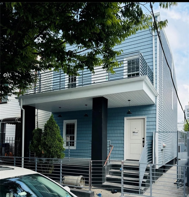 Building Photo - 401 Linwood St
