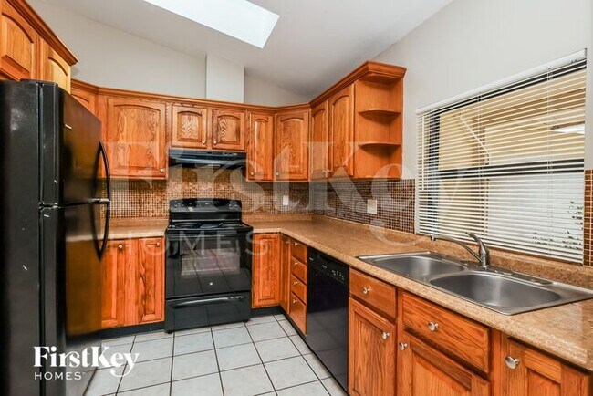 Foto del edificio - 17365 Homewood Rd
