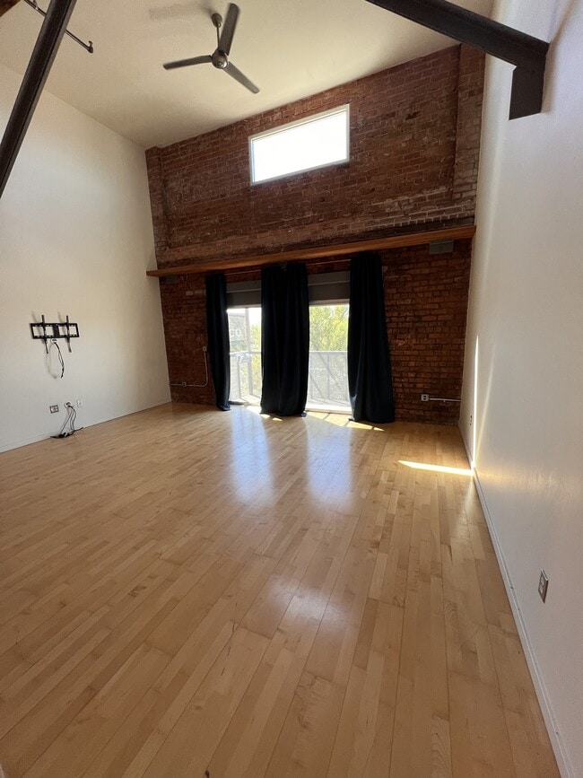 Foto del edificio - 1001 E 17th St
