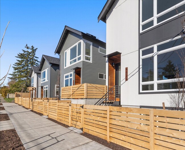 Building Photo - 2 Bedroom Single Family Home in South Seattle