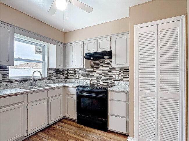 Foto del edificio - 115 Lindenwood Ln