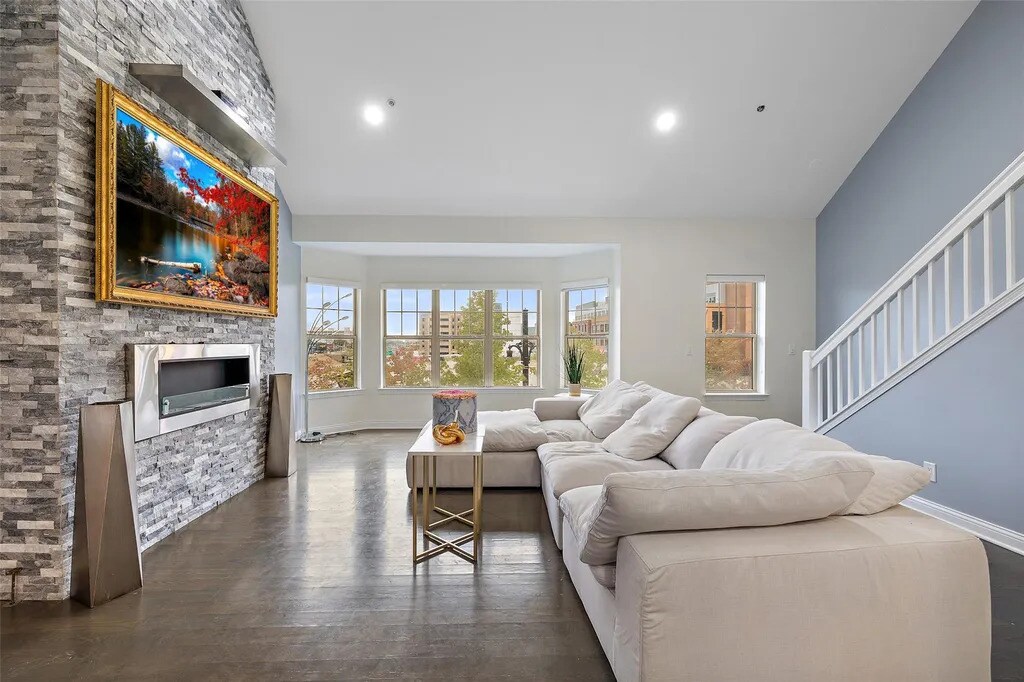 Foto principal - 2452 Woodward Ave