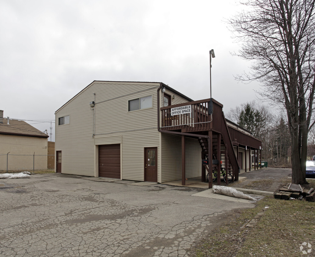 Building Photo - 36022-36024 Division Rd