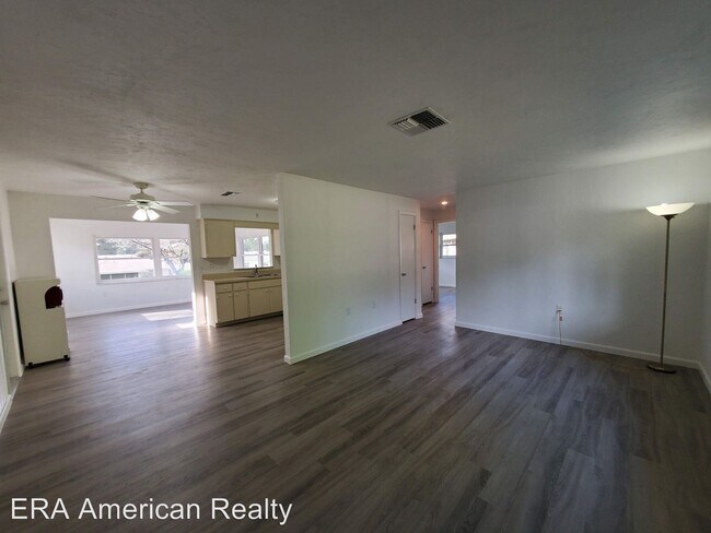 Building Photo - 2 br, 1 bath House - 202 S Lee st