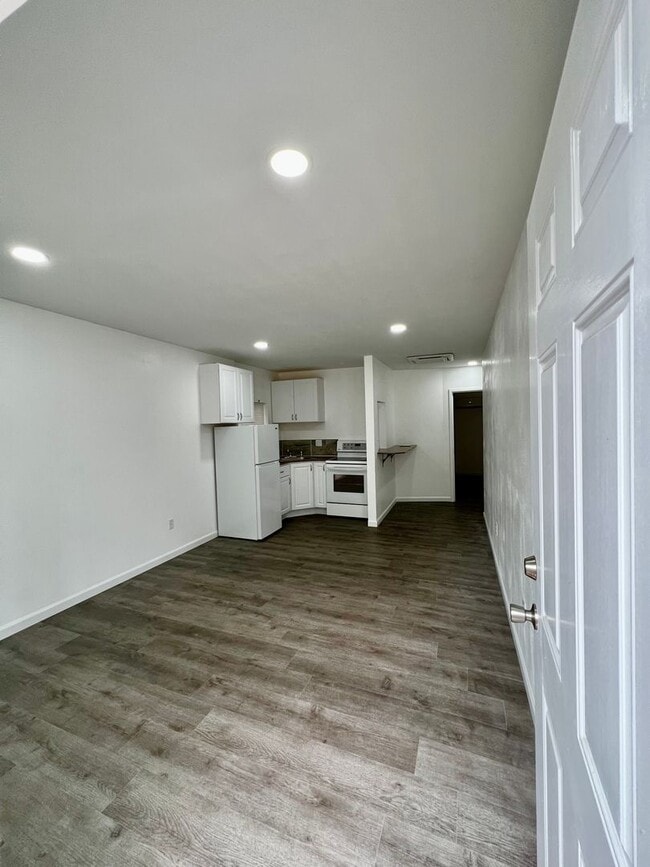 Building Photo - Beautiful 1 Bedroom 1 Bath