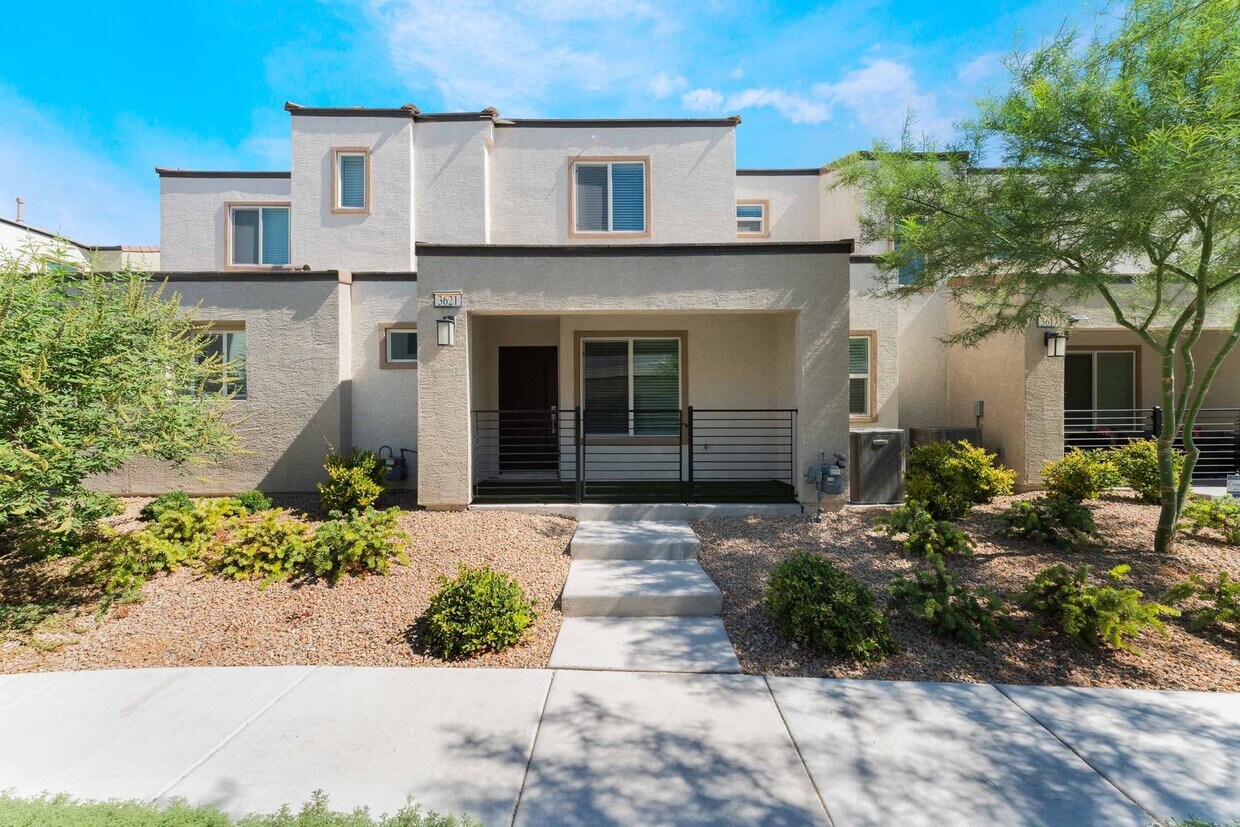 Primary Photo - Luxurious Home with Modern Upgrades!