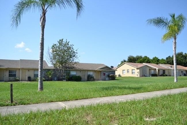 Building Photo - Woodman Way Townhomes