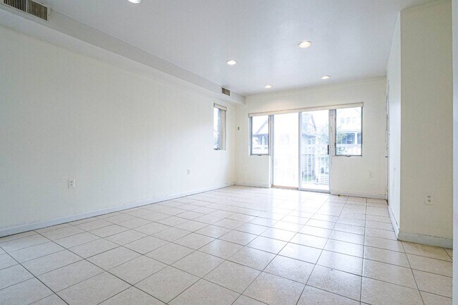 Foto del edificio - 520 E 9th St