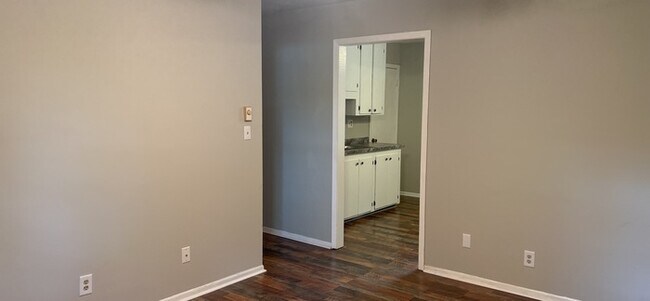 Building Photo - 3 bedroom 1 bath house