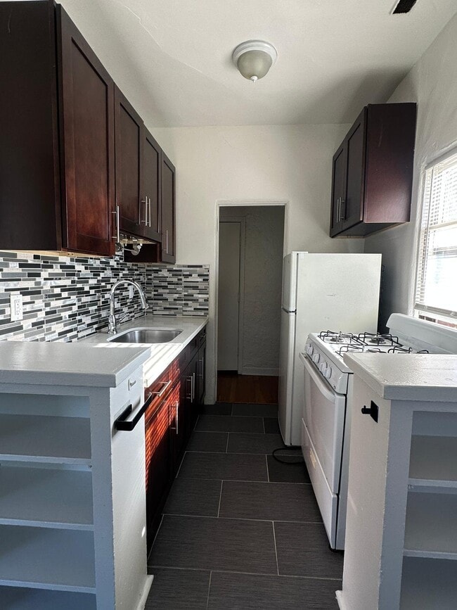 Building Photo - 1845 N Gramercy Pl