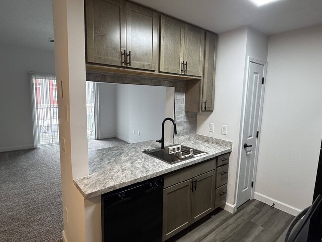 Photo - Hilltop Apartments