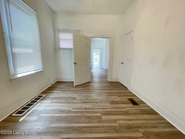 Building Photo - 2127 Wilson Ave