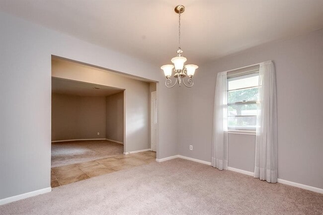Building Photo - 810 Borden St