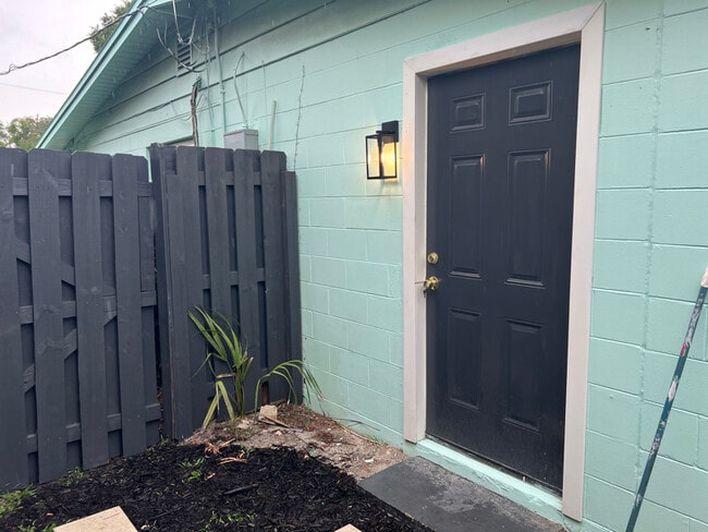 Photo - 805 Ridgefield Ave House